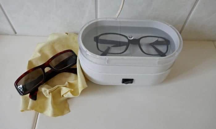 automatic eyeglasses cleaner