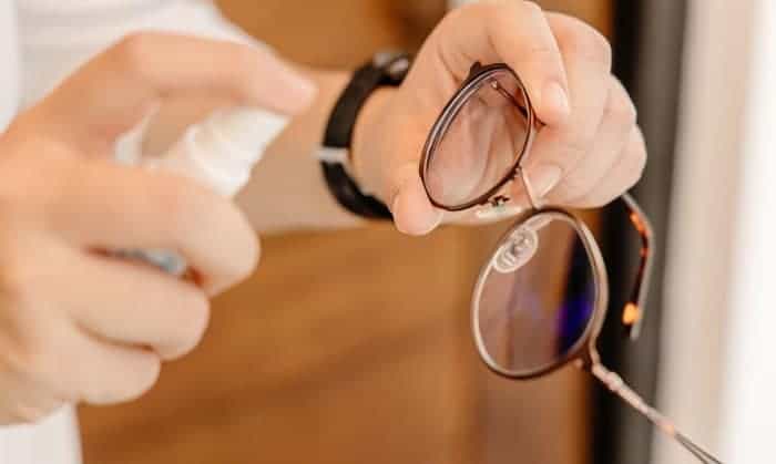 eye-glasses-lens-cleaner