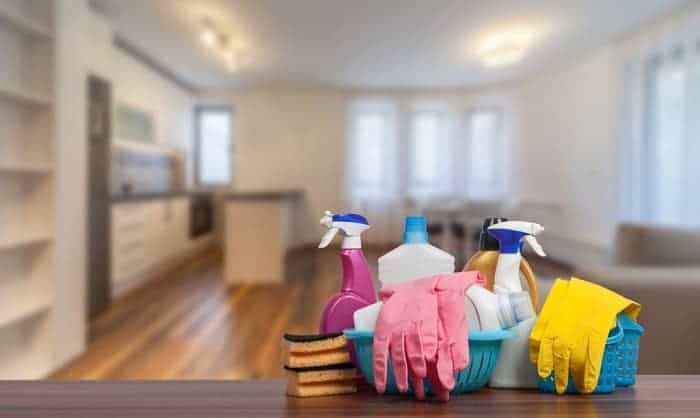 cleaning-rubber-gloves