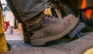 How to Break in Steel Toe Boots Properly in 11 Easy to Do Steps