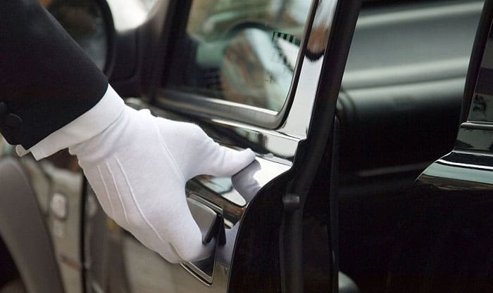 history-of-wearing-white-gloves-in-church