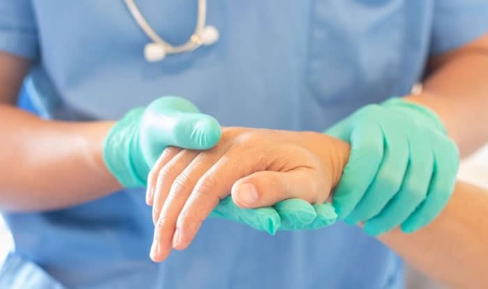 nitrile gloves vs vinyl gloves