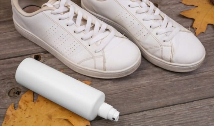 how to remove yellow stains from white shoes