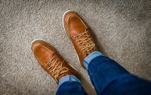 men's-moc-toe-boots-outfit